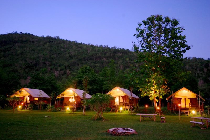 หินตกริเวอร์เเคมป์ ‎ที่พักกาญจนบุรี‬ ช่องเขาขาด บริการเต๊นหรูพักเป็นหลัง รูปที่ 3