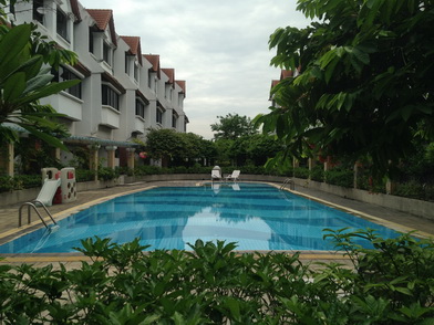 ให้เช่า ทาวน์โฮมพร้อมสระว่ายน้ำในหมู่บ้าน ซอยเอกมัย Rent Town Home With Private Pool in compound At Soi Ekamai รูปที่ 1
