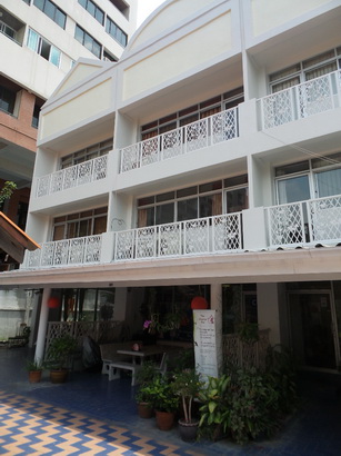 ให้เช่า ทาวน์โฮมเพื่ออยู่อาศัย หรือ ทำธุรกิจ ซอยสุขุมวิท Rent Town Home for residence or business at Sukhumvit รูปที่ 1