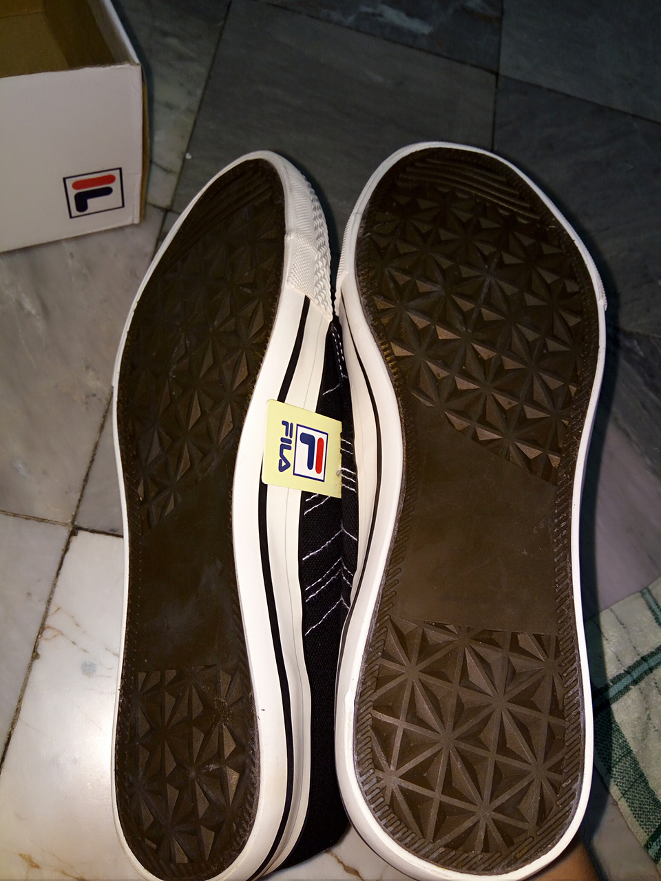 FILA รองเท้าผ้าใบ รูปที่ 2