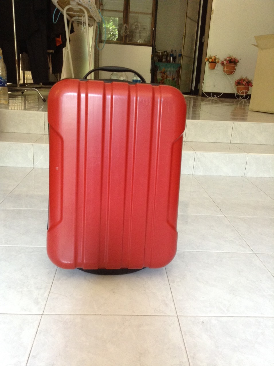 กระเป๋าเดินทางล้อลาก 20 นิ้ว สีแดง รูปที่ 1