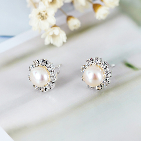 ต่างหูมุกแท้ ขนาด7-8mm ล้อมคริสตัลก้านเงินแท้925 Genuine Pearl Earrings นำเข้า สีขาว - พร้อมส่งW774 ราคา550บาท รูปที่ 1