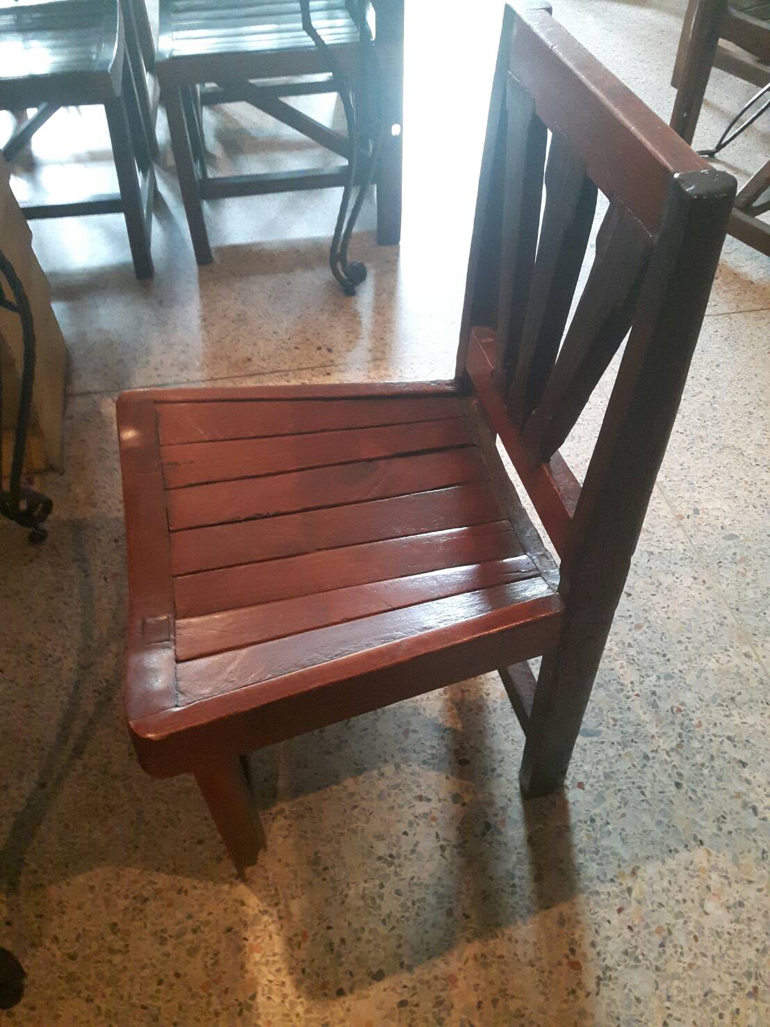 เก้าอี้ไม้สัก รูปที่ 1