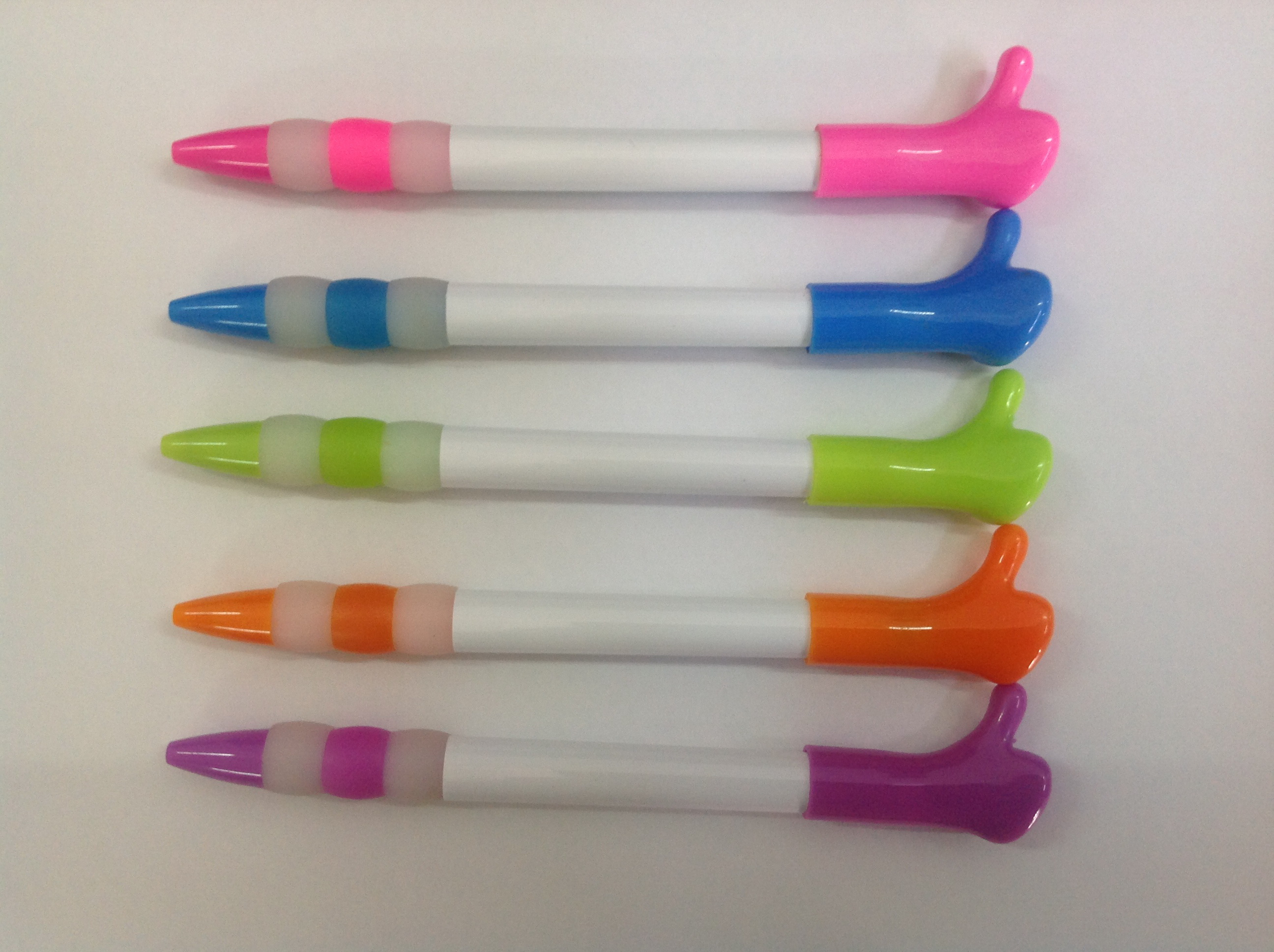 รับผลิตและจำหน่าย ปากกกาพลาสติก plastic pensราคาพิเศษ สกรีนโลโก้ฟรี !! รูปที่ 4
