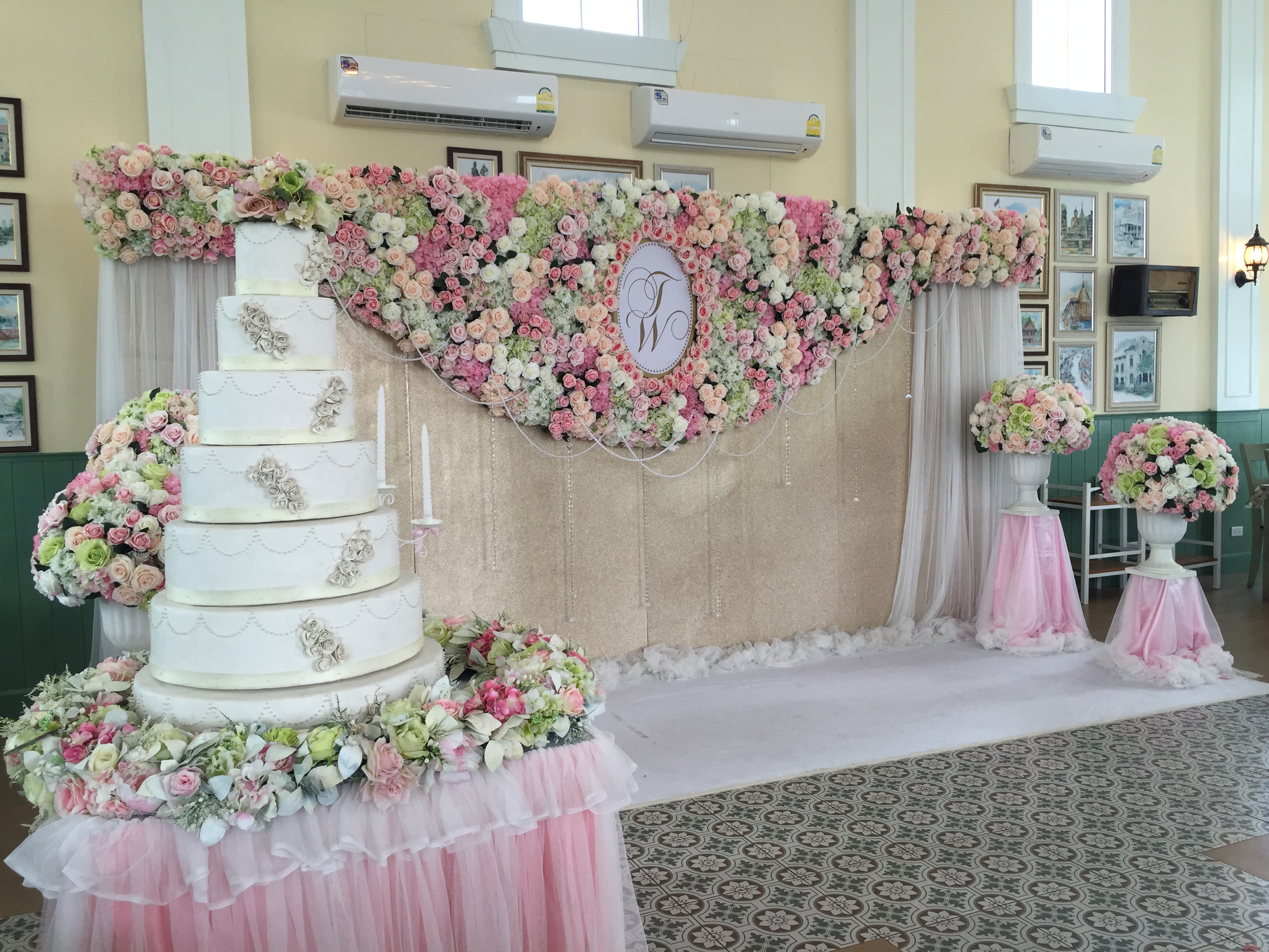 Backdrop ซุ้มดอกไม้เหมือนจริง ราคา 13,900 บาท 081-834-4245 (คุณกิ๊ฟ) 085-088-2355 (คุณธีร์) รูปที่ 2