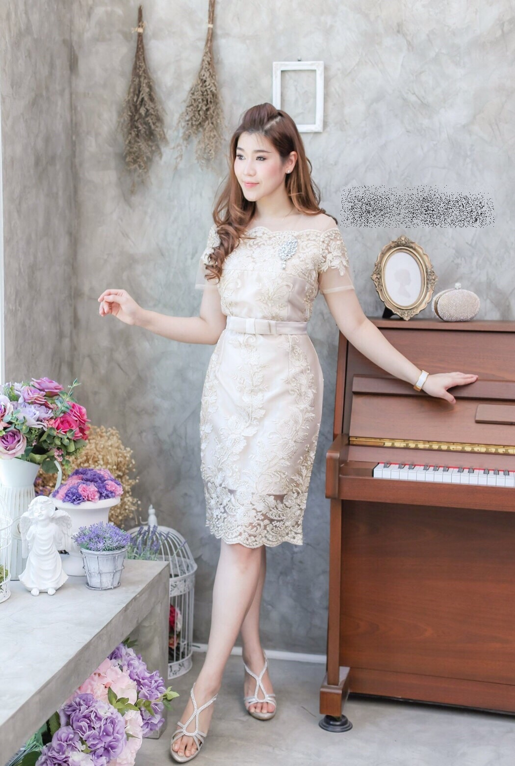 ชุดเดรสสวยหรูออกงาน สีทอง รูปที่ 3