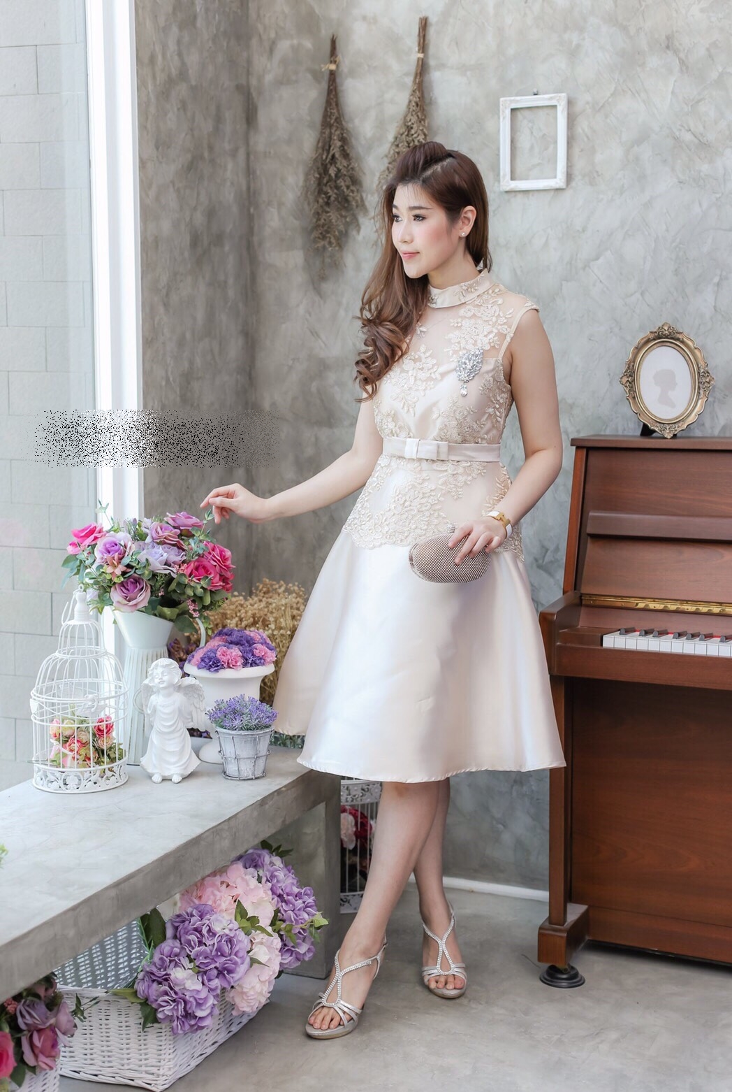ชุดเดรสสวยหรูใส่ออกงาน สีทอง  รูปที่ 3