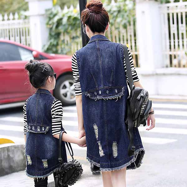 เสื้อโค้ทยีนส์ตัวยาว แขนกุดแบบเสื้อกั๊กแฟชั่นเกาหลีดีไซน์แจ็คเก็ตกันลม นำเข้า ไซส์SถึงXL - พรีออเดอร์SJ1389  คุณแม่ราคา2700บาท ลูกสาวราคา2400บาท รูปที่ 4