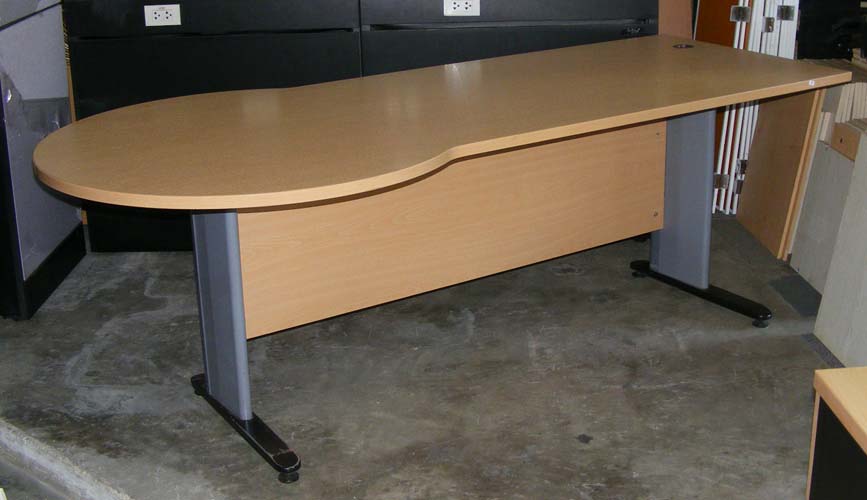 โต๊ะทำงานมือ2(มีจำนวน1)  ขนาดลึก 0.80 เมตร ยาว 2.20 เมตร สูง 0.75 เมตร รูปที่ 1