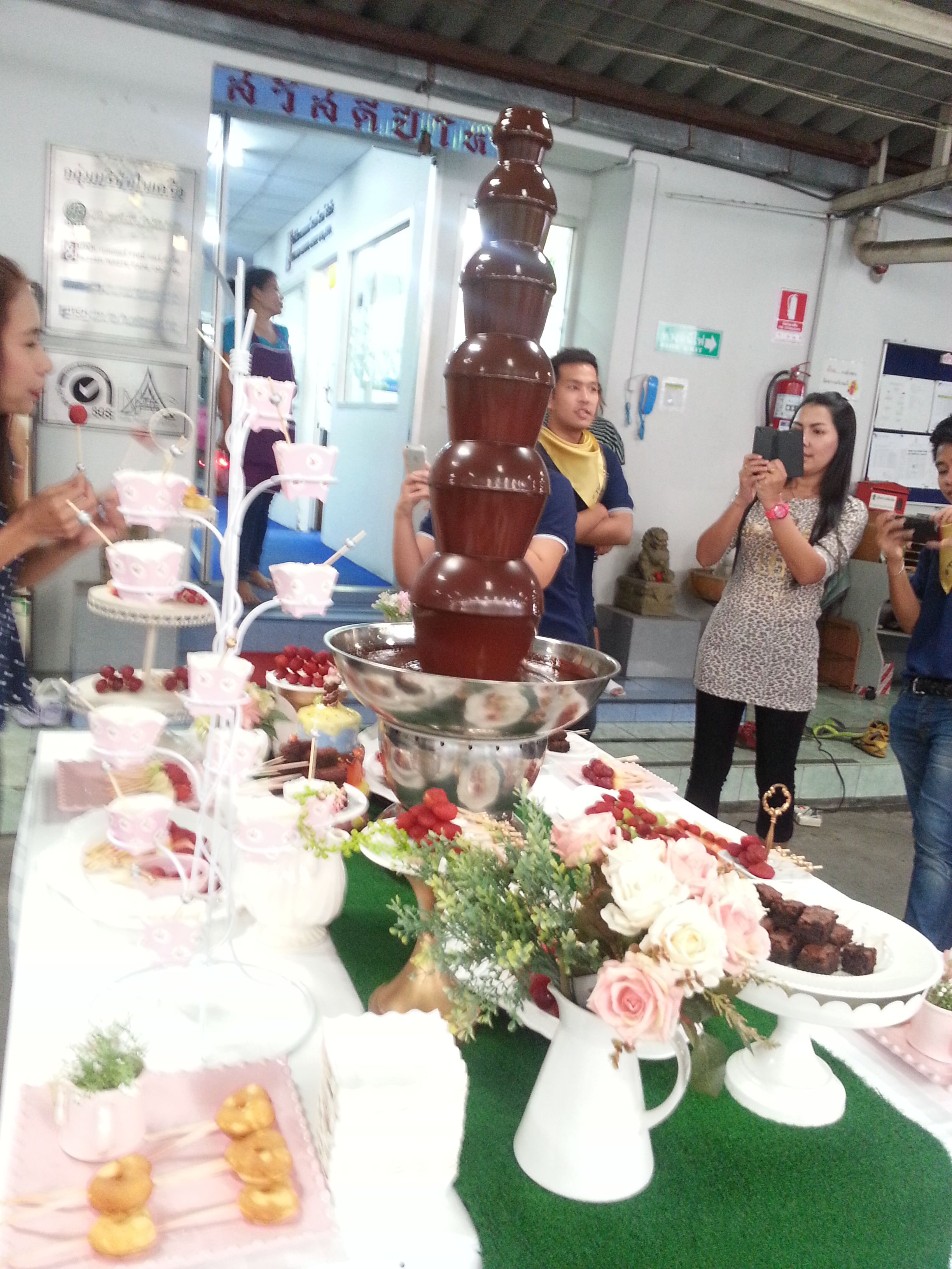 ให้เช่า Chocolate Fountain เครื่องทำช็อคโกแลตฟองดู ไซส์ 120 เซ็นติเมตร รูปที่ 7