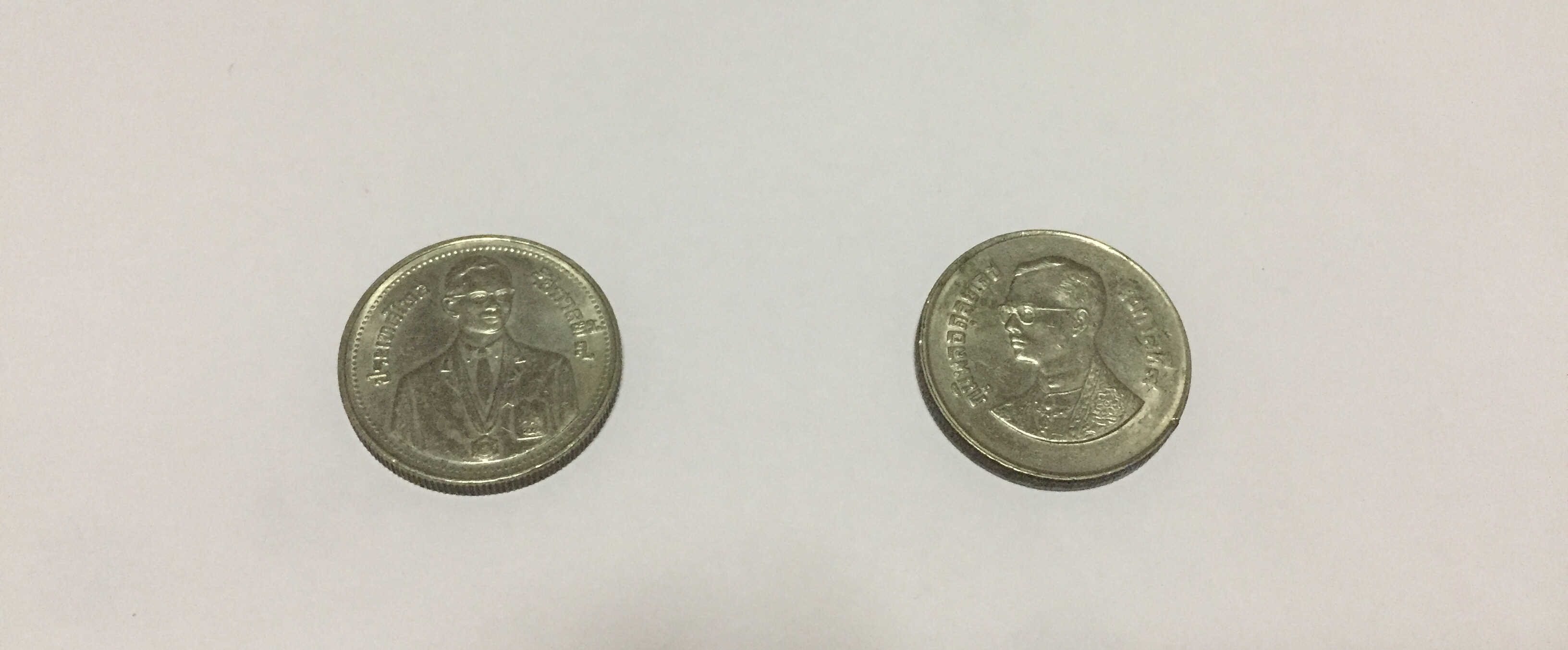 เหรียญ 2 บาท 2 แบบ ปี 2528 รูปที่ 1