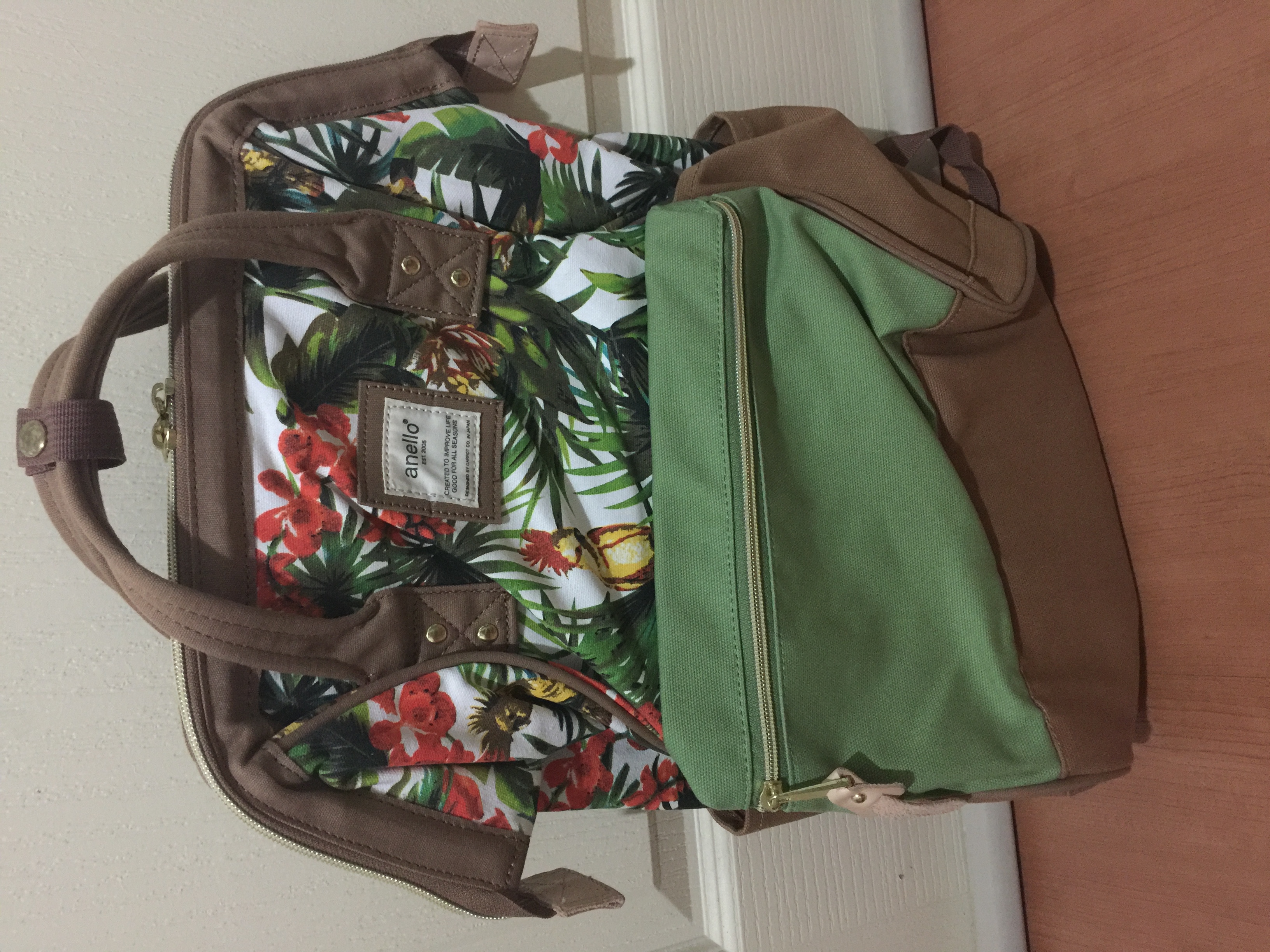 กระเป๋าเป้ ยี่ห้อ Anello แท้จากญี่ปุ่น รุ่น Hawaii Flower (Limited Edition) ขนาด Regular รูปที่ 1