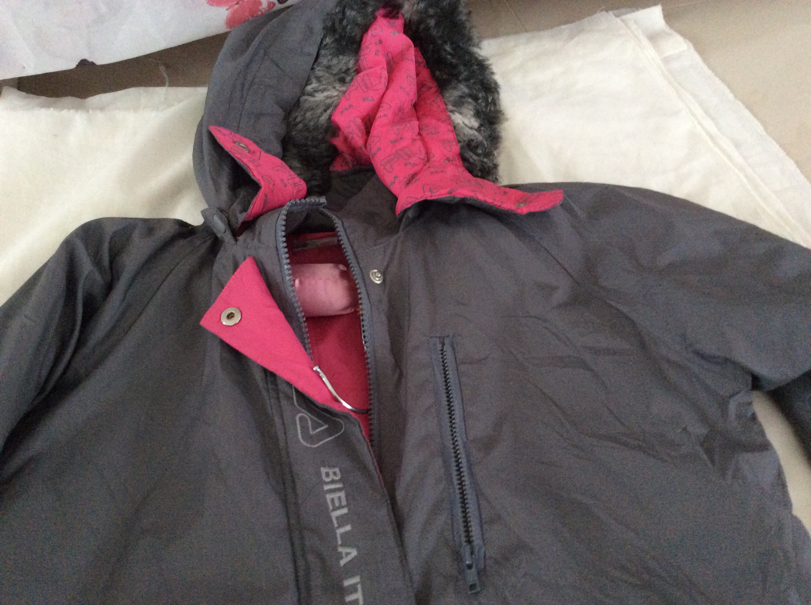 FIRA jacket wide breaker เสื้อแจคเกตกันหนาวกันลมสภาพดีมากมีฮูดถอดได้สวยสภาพดีไซส์เด็กโต9-10 รูปที่ 6