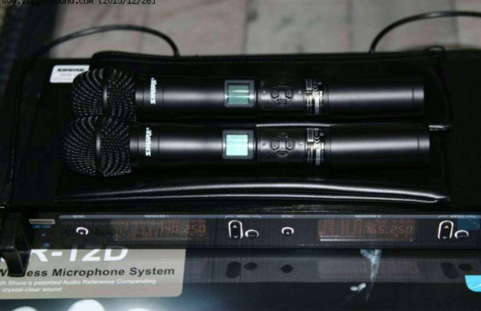 ขายไมล์ลอย SHURE UR 12 D รุ่นใหม่ล่าสุด รูปร่างสวยงาม ไฮโซมาก รุ่นใหม่ล่าสุด ของแท้ โทนเสียงนุ่ม ใส กว้าง  คมชัดเจน รับสัญญาณได้ดี ไม่มีหลุด สามารถจูนความถี่ได้  รูปที่ 4