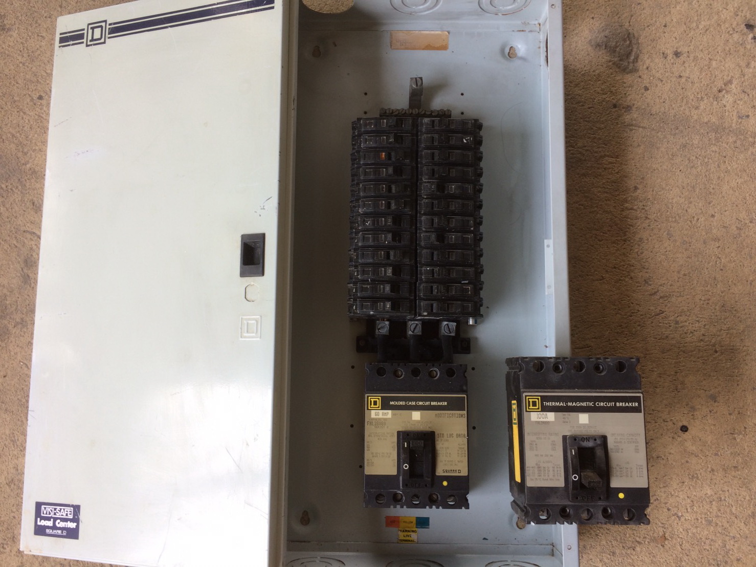 ขาย ตู้ เมน เบรกเกอร์ ตู้ไฟ โหลดเซ็นเตอร์ 24ช่อง Main Breaker Load center สแควร์ดี square D รุ่น QO3-100MB 24G พร้อมเมน 60-100 Ampแอมป์และลูกย่อย 24ลูก มือสอง สภาพดี ราคาถูก รูปที่ 4