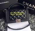 พร้อมส่ง มาใหม่ กระเป๋า Chanel Le Boy 10 นิ้ว สีดำ หนังแลมป์ อะไหล่เงิน (เกรด Top Mirror) 
