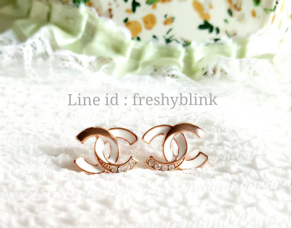 ตุ้มหูต่างหูแฟชั่น เกรดAAA งานสวย  ใส่ได้ทุกงาน ราคาถูก ส่งฟรี สอบถามได้ที่  Line id : freshyblink รูปที่ 1