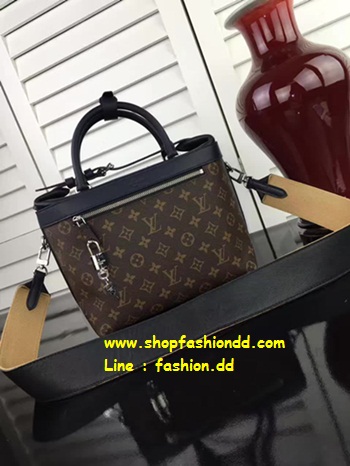 กระเป๋า Louis Vuitton Monogram City Cruiser PM รุ่นใหม่ล่าสุดชน Shop หนังแท้ (เกรด Hi-End)  -- แบบมาใหม่ ลายโมโนแกรมลายยอดฮิต แบบเนกระเป๋าทรงสะพาย ใบใหญ่จุของได้เยอะ เกรดงานที่ดีที่สุด หนังแท้ ลายโมโนแกรมยอดฮิต สายกระเป๋าลายโมโนแกรม ดีไซน์สวยเท่ห์มากค่ะ  -- เกรดคุณภาพ ตามแบบฉบับของ Louis Vuitton งานคุณภาพดีที่สุด  การตัดเย็บทำอย่างดีสุด จึงเหมือนของแท้ ทั้ง Pattern และ Size  งานเย็บขอบต่างๆรูปร่างและ รูปทรงเหมือนของแท้ งานสวยเนี๊ยบ เก็บรายละเอียดเรียบร้อยทุกกจุด -- Size : ยาว 28 cm, กว้าง 12 cm, สูง 23 cm -- มาพร้อม การ์ดการันตี+Book Care+Tabs+Data Code++สายสะพาย+ถุงผ้า+ ถุงกระดาษ Louis Vuitto รูปที่ 1