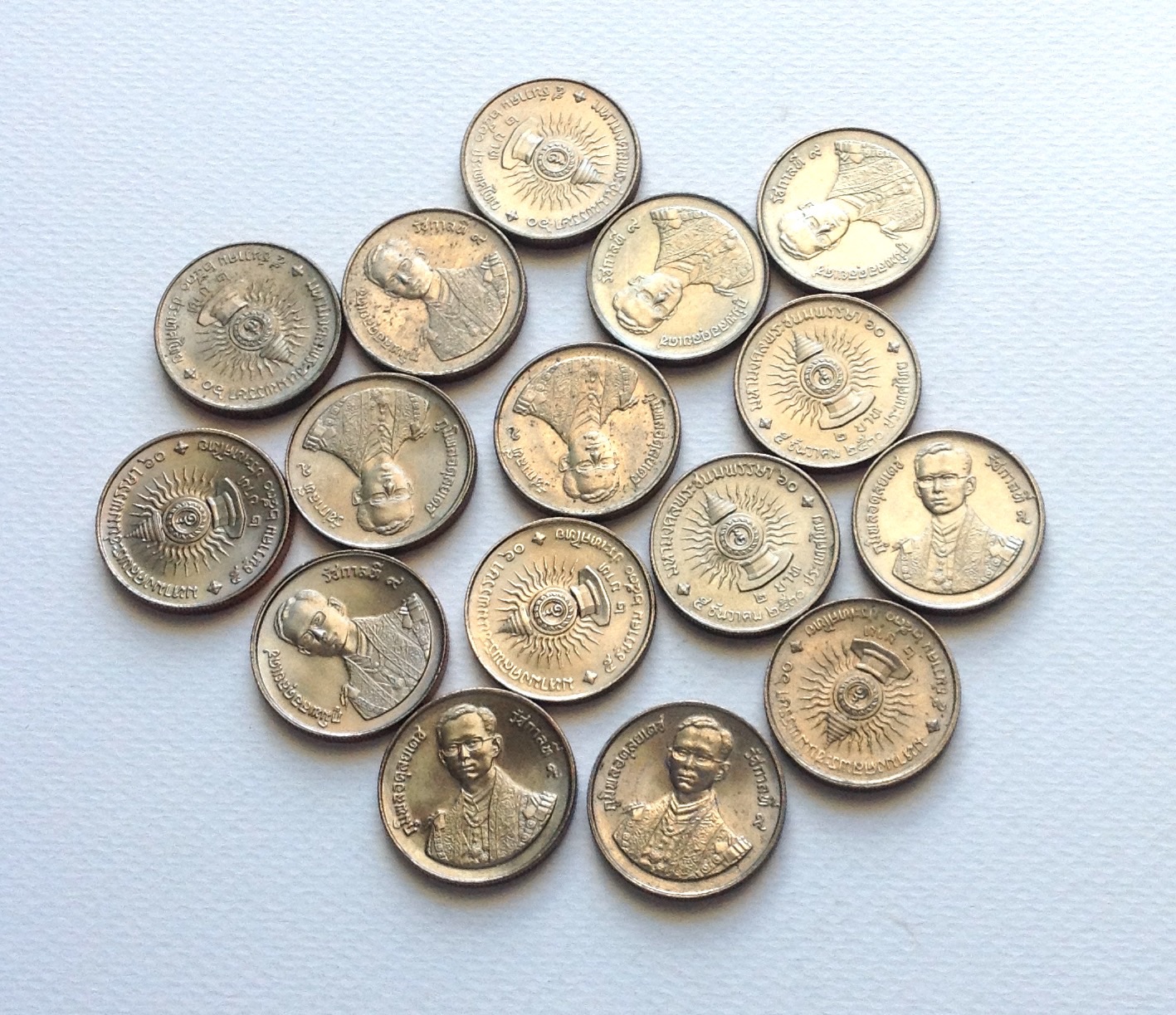 เหรียญ 2 บาท รัชกาลที่ 9  มหามงคลพระชนมพรรษา 60 และ เหรียญที่ระลึก พระราชพิธีสถาปณาฯ รูปที่ 1