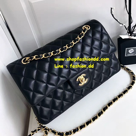 Chanel Classic Medium Classic Lambskin Flap Bag in Black GHW ขนาด 10 นิ้ว (เกรด Hi-end)  หนังนุ่ม รูปที่ 1