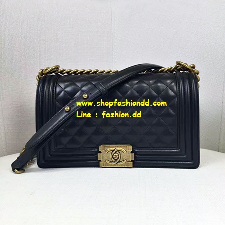 พร้อมส่ง Chanel Le Boy Lambskin in Black Gold Hardware ขนาด 10 นิ้ว หนังแท้ (เกรด Hi-end)  อะไหล่ทองรมดำ รูปที่ 1