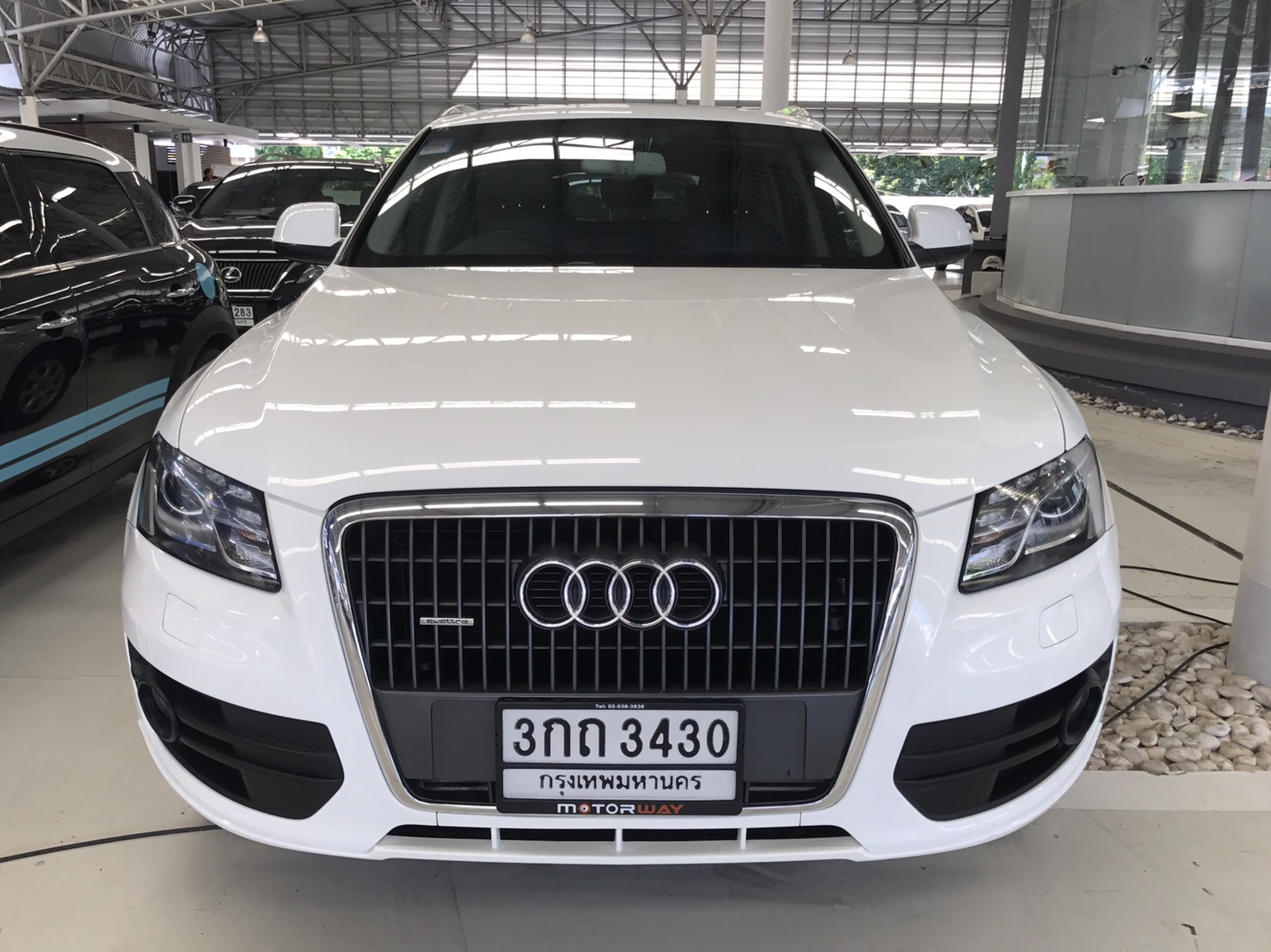 รหัสMW141 รถเข้าใหม่สภาพสวยงามมากครับ AUDI Q5 ตัวรถผลิตปี2009 จดทะเบียนปี2011  สีขาว รถใช้งานมาน้อย 60,xxx กิโล รุ่นท็อป Full option  ราคา 1,419,000 บาท สนใจติต่อสอบถาม 081-9859973 พล ld line : kam01092512 รูปที่ 1