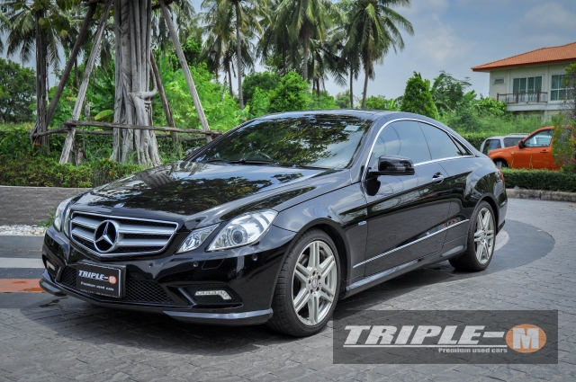 รหัสTM367 MERCEDES-BENZ E-CLASS W 207 (ปี13-15) E 250 ปี 2011 รายละเอียด BENZ E250 coupe w207 สีดำ ปี2012 เครื่อง 1.8 เบนซิน เกียร์ AT ไมล์ 63,000 กม  ราคา 1,889,000 บาท ยิ่งดาวน์เยอะ ค่างวดยิ่งน้อยลง  ประหยัดดอกเบี้ย  เครื่องยนต์ 1,800 CC.  ไมล์ 63,000 กม เกียร 5 speed ชุดแต่ง amg รอบคัน แท้โรงงาน mag amg กล้องถอย หลังคาแก้ว เบาะ memory เบาะกระชับ park sensor cruis control จอใหญ่7