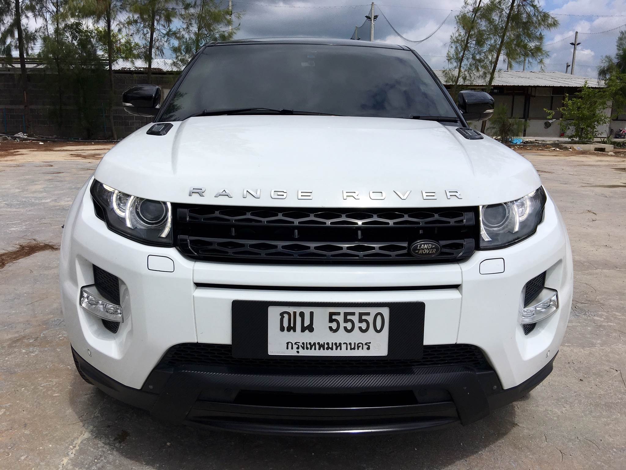 รหัสBT170 ปี2013 RANGE ROVER EVOQUE SD4 Dynamic รุ่น Top สุด เลขไมล์ 7x,xxx Km Option : -หลังคาแก้ว  - ช่วงล่าง Dynamic ปรับได้หลายแบบ - เครื่องเสียง Meridian 3 จอพร้อมรีโมททัชสกรีน มีหูฟังให้ TV,DVD กล้อง360องศา  - ฝาท้ายไฟฟ้า - เกียร์triptronic - กุญแจ keyless go  - ระบบเตือนรถด้านข้าง blind spot assist   ราคา 2,229,000 บาท สนใจติดต่อและทดลองขับ 081-9859973 พล ld line : kam01092512 รูปที่ 1