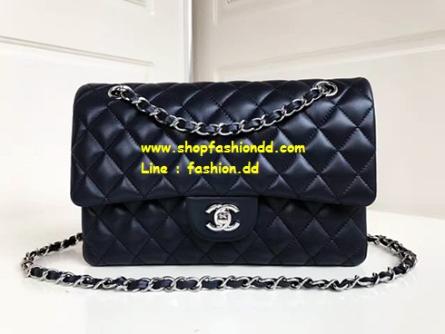 Chanel Classic Medium Classic Lambskin Flap Bag สีดำ หนังแกะ ฟูแน่น (เกรด Hi-end) รูปที่ 1