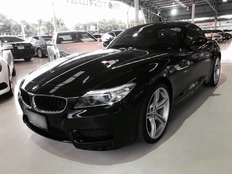 รหัสMW160 BMW Z4 ZDRIVE 20I RHD ปี2013 จดทะเบียนปี 2014 Full option จัดเต็มรถสวยมากใช้งานมาน้อย วิ่ง น้อยมาก13,xxx km. สภาพป้ายแดง  ราคา 2,739,000 บาท รถออก BMW THAILAND BSI หมด 1/2019 สนใจติดต่อ 081-9859973 พล ld line : kam01092512 รูปที่ 1