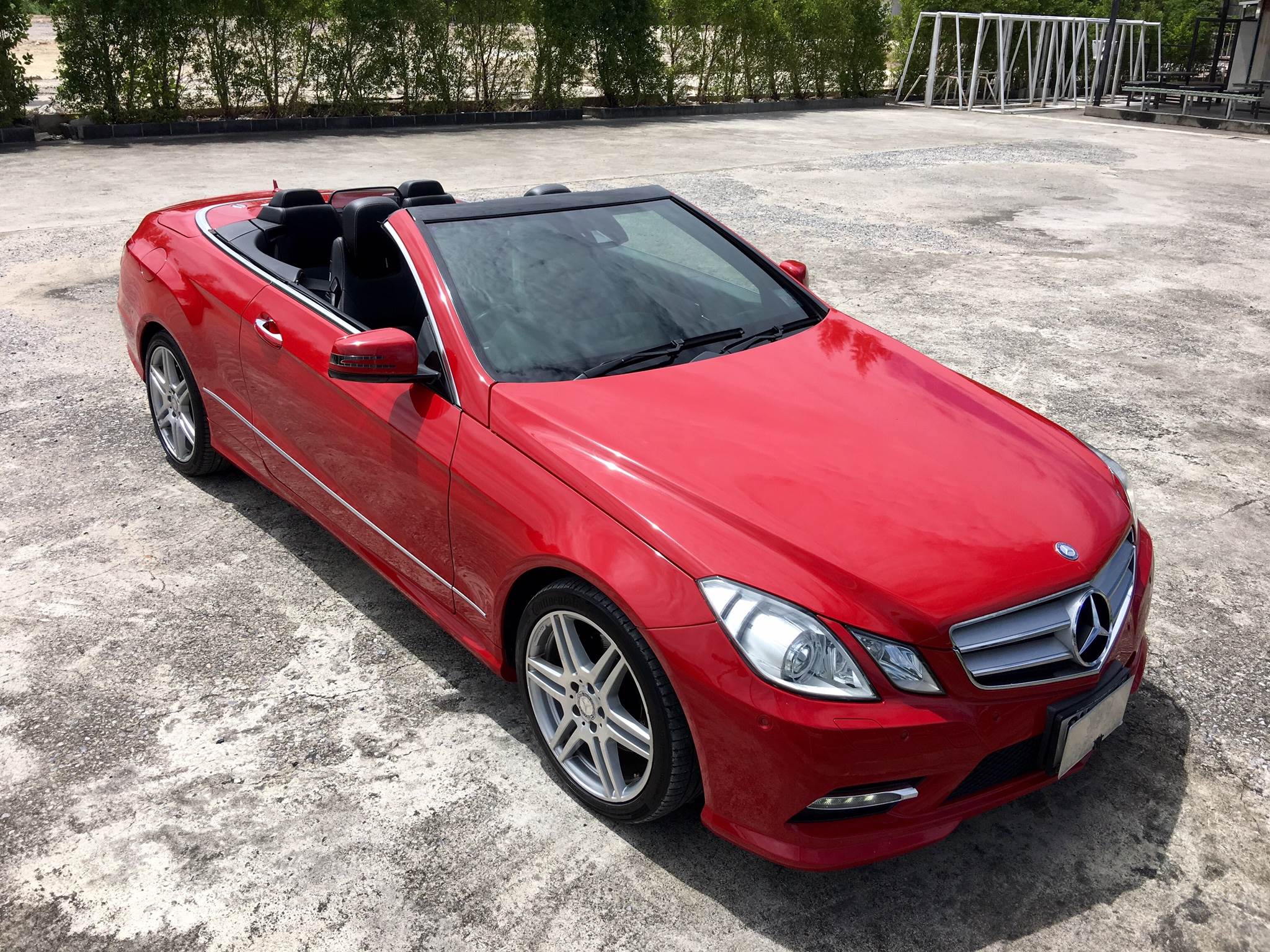 รหัสBT207 ปี2013 Benz E250 Cgi Coupe Cabiolet (รถศูนย์ Daimler ออกจาก เบนซ์ อุดรธานี) เลขไมล์ 112,000 Km ออกห้าง 4.95 ลบ รุ่นสุดท้ายก่อน Minor Change Full option -Daylight ตรง -7 Speed  - Navigator - เครื่องเสียง Harman/kadon - Push start - หลังคาเปิด ประทุนไฟฟ้า - Amg Package  ราคา 2,249,000  บาท สนใจติดต่อและทดลองขับ 081-9859973 พล ld line : kam01092512 รูปที่ 1