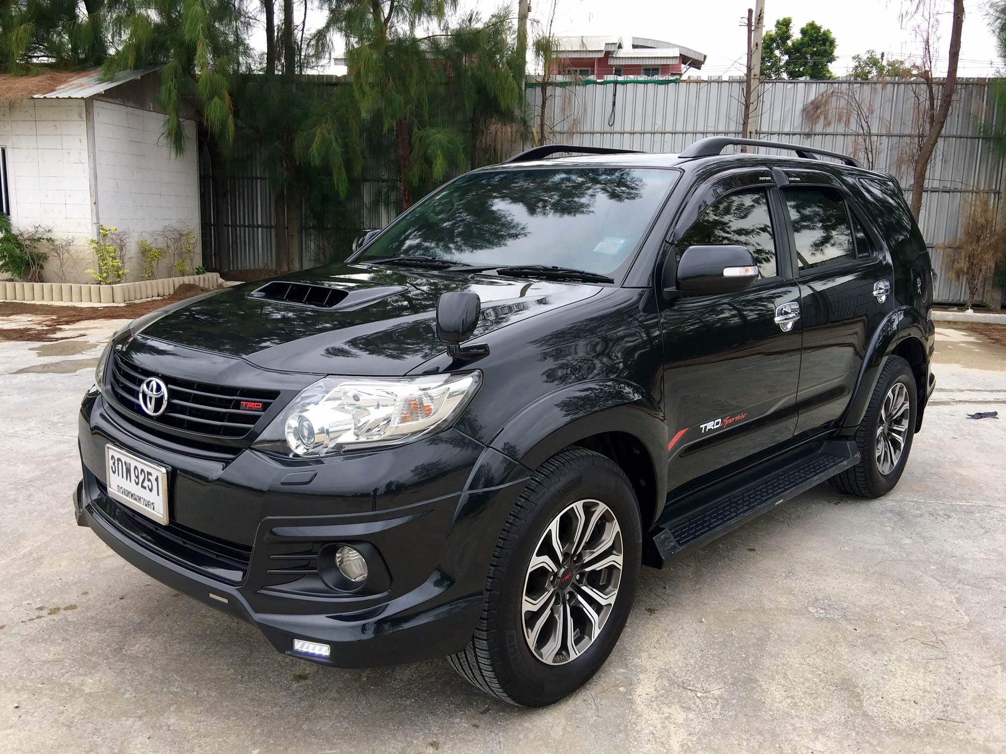 รหัสBT210 ปี2014 Toyota Fortuner 3.0 V 4WD TRD รุ่นสุดท้ายก่อนเปลี่ยนโฉม ตัวท็อปสุด เลขไมล์ 5x,xxx Km Full Option - Navigator - จอหลัง Alpine - ยางใหม่ 4  รูปที่ 1