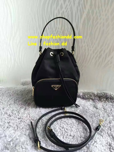 พร้อมส่งกระเป๋า Prada Tessuto Mini Bucket Crossbody in Black Bag ผ้าร่มอย่างดี (เกรด Hi-end)   รูปที่ 1