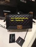 พร้อมส่ง Chanel Le Boy Carvier in Black Gold Hardware ขนาด 10 นิ้ว หนังแท้ (เกรด Hi-end)