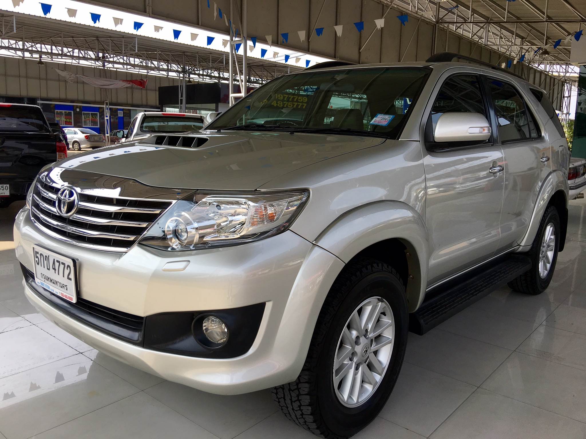 รหัส BT216 ปี 2011 Toyota Fortuner 3.0 V D4D 4WD ขับ4ล้อ Full-Option รถสวย. พร้อมใช้งาน แอร์ วิทยุ CD MP3 เบาะหนังปรับไฟฟ้า กระจกไฟฟ้า กระจกมองข้างปรับไฟฟ้า ไฟตัดหมอก ล้อแม็กซ์. กับราคาเบาๆๆ. ไมล์ 10x,xxx กิโล  จัดให้ในราคาพิเศษ 769,000 บาท สนใจติดต่อและทดลองขับ 081-9859973 พล ld line ; kam01092512 รูปที่ 1