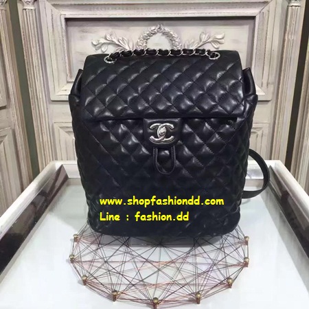 กระเป๋า CHANEL BACKPACK ฺLambskin in Black Bag ขนาด 10 นิ้ว (เกรด Hi-End)   -- กระเป๋าเป้สะพายชาแนล Chanel  หนังแกะ หนังแท้ทั้งใบ หนังฟูแน่น สวยมากค่ะ รูปที่ 1
