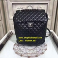 กระเป๋า CHANEL BACKPACK ฺLambskin in Black Bag ขนาด 10 นิ้ว (เกรด Hi-End)   -- กระเป๋าเป้สะพายชาแนล Chanel  หนังแกะ หนังแท้ทั้งใบ หนังฟูแน่น สวยมากค่ะ