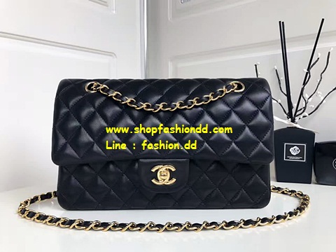 Chanel Classic Medium Classic Lambskin Flap Bag in Black GHW ขนาด 10 นิ้ว (เกรด Hi-end)  หนังแกะแท้ทั้งใบ รูปที่ 1