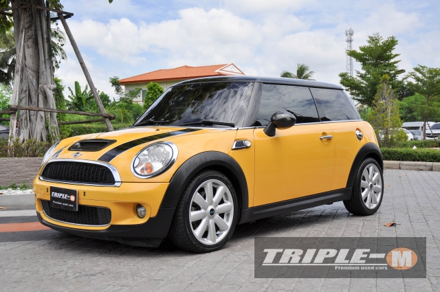 รหัสTM445 หาอยู่กันไหมครับสีนี้ MINI COOPER [S] โฉมปี (01-09) LOOK [ II ] 1.6 ปี 2009 รายละเอียด ข้อมูล ติดต่อ NEW ARRIVAL MINI COOPER S R56 1.6 / เบนซิน / AT / ปี 2009 / ไมล์ 67,000 กม.  ราคา 989,000.- สวยและถูกที่สุดในตลาด ยิ่งดาวน์เยอะ ค่างวดยิ่งน้อยลง ประหยัดดอกเบี้ย เครื่องยนต์ 1,600 CC. ไมล์แท้ 67,000 KM. รถศูนย์มิลเลเนียม cooper s look2 หลังคาแก้ว เครื่องเทอร์โบ พวงมาลัย มัลติ park sensor cruse control abs/bag การันตีตัวถังไม่มีชน 100% สนใจติดต่อและทดลองขับ 081-9859973 พล ld line : kam01092512 รูปที่ 1