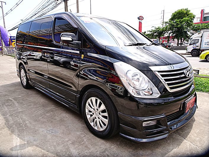 รหัสAB456 HYUNDAI H1 2.5 GRAND Starex VIP ปี2013 ราคาเพียง 989,000 เท่านั้น ออกรถ 59,000 บาท ผ่อน 19,xxx / เดือน  ฟรีดาวน์ ฟรีประกันภัย  ต่างจังหวัด ซื้อได้ ติดเครดิต ซื้อได้  รุ่นท็อป VIP เจ้าของเดียวออกห้าง  Book Service ครบ เช็กศูนย์ตามระยะ ออฟชั่นครบครัน หน้าจอสัมผัส DVD  เชื่อมต่อ USB จอภาพ LCD ขนาดใหญ่  เบาะหนัง VIP พร้อมที่พักเท้า เค้าเตอร์ห้องผู้โดยสารตกแต่งลายไม้ เอกสารครบพร้อมโอน ดูรถกทม.ถนน กาญจนาภิเษก ฝั่งเดียวกับเดอะมอลล์บางแค สนใจติดต่อและทดลองขับ 081-9859973 พล ld line : kam01092512 รูปที่ 1