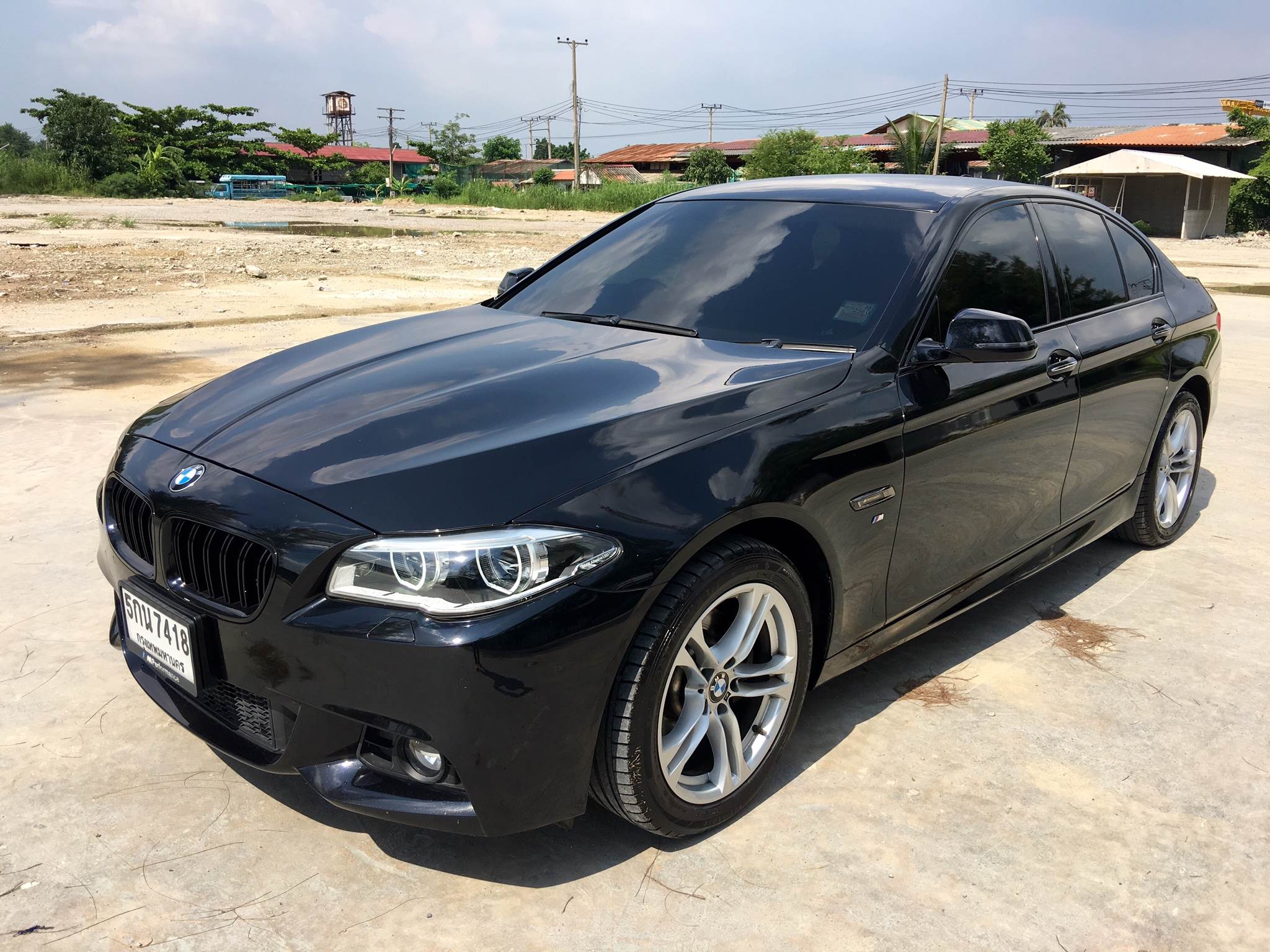 รหัสBT231 ปี2016 รุ่น คศ. 2015 Bsi หมด 29/9/2020  Bmw 525d M-Sport สีดำ รุ่นสุดท้าย ชุดแต่ง M-Sport จากโรงงาน  ประตูดูด เรือนไมล์ Digital Full Option ออกห้าง 4.8 ล.  เลขไมล์ 7x,xxx km.แท้    ขายราคา 2,629,000 บาท (ลูกค้าเคริตดี) ยื่นกู้ได้ตามนี้ ธนชาต 2,700,000 บาท scb 2,300,000 บาท bmw 2,600,000 บาท สนใจติดต่อและทดลองขับ 081-9859973 พล ld line : kam01092512 รูปที่ 1