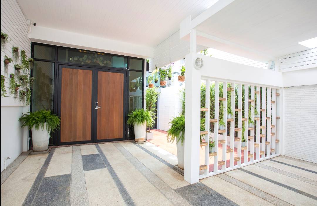 ขายด่วน บ้านตกแต่งใหม่ ติดทางด่วน ซอยปรีดี 14 Fire Sell – Newly Renovated House Near Expressway Soi Pridi 14 รูปที่ 1