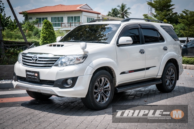 รหัสTM450 TOYOTA FORTUNER โฉมปี (11-15) 3.0 [V] TRD Sportivo ปี 2013 รายละเอียด ข้อมูล ติดต่อ ⭐ NEW ARRIVAL ⭐ TOYOTA FORTUNER 3.0 / ดีเซล / AT / ปี 2013  ราคา 899,000.- สวยและถูกที่สุดในตลาด ยิ่งดาวน์เยอะ ค่างวดยิ่งน้อยลง ประหยัดดอกเบี้ย เครื่องยนต์ 3,000 CC. รถมือเดียว TOP 4WD TRD NAVI กล้องถอย การันตีตัวถังไม่มีชน 100% สนใจติดต่อและทดลองขับ 081-9859973 พล ld line : kam01092512 รูปที่ 1