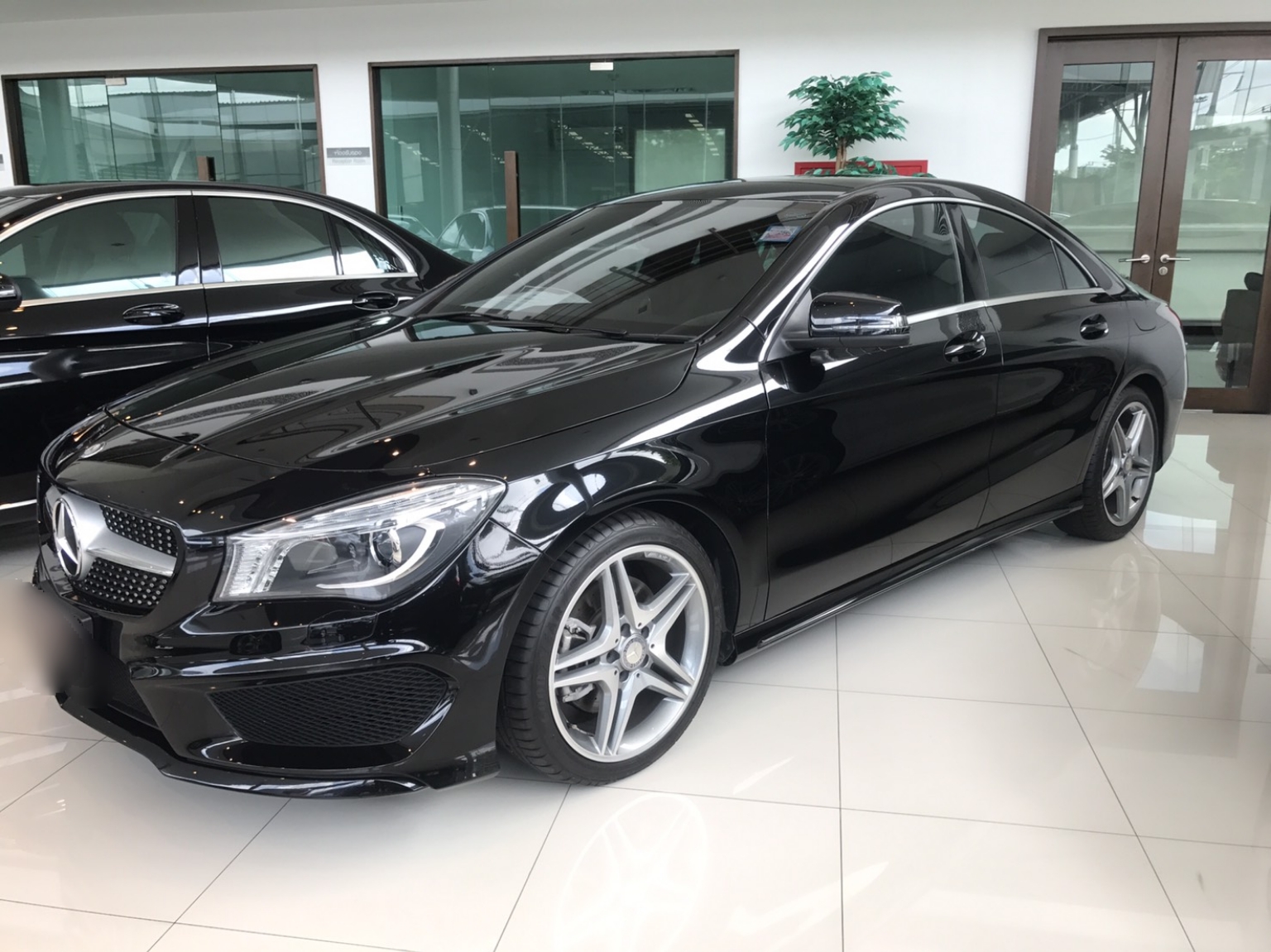 รหัสMW172 BENZ CLA250 AMG เครื่องยนต์เบนซิน 2.0  ปี 2014  วิ่งน้อยมาก 9,8xx km. Full option หลังคาแก้ว  ราคา 1,989,000 บาท สนใจติดต่อ 081-9859973 พล ld line : kam01092512 รูปที่ 1