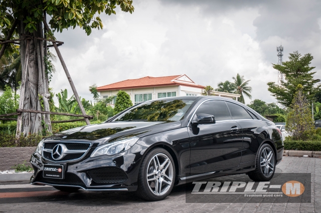 รหัสTM458 MERCEDES-BENZ E-CLASS W 207 (ปี13-15) E 200 [Blue EFFICIENCY] ปี 2015 รายละเอียด ข้อมูล ติดต่อ ⭐ NEW ARRIVAL ⭐ MERCEDES BENZ E200 1.8 / เบนซิน / AT / ปี 2015 / ไมล์ 42,000  รูปที่ 1