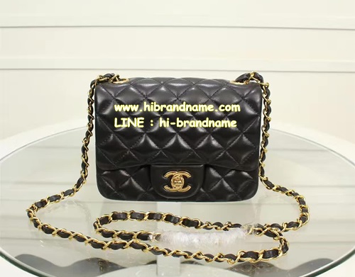 Chanel Classic Lambskin in Black with Gold Hardware (เกรด Hi-end) ขนาด 7 นิ้ว หนังแท้  รูปที่ 1