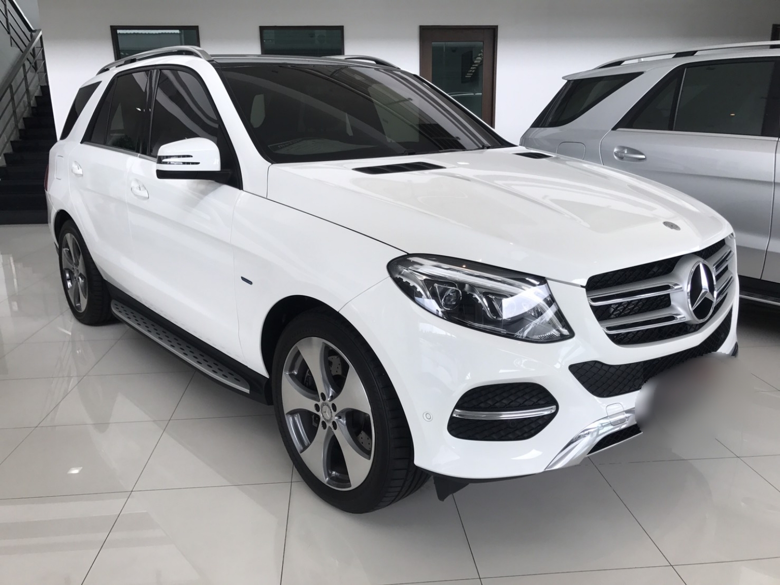 รหัส MW175 Benz GLE500e Plug-In H/B จัดเติม Full  Option ใช้งานน้อยไมล์ 12,xxx กืโล รถปี2016  ราคา 4,029,000 บาท สนใจติดต่อ 081-9859973 พล ld line : kam01092512 รูปที่ 1