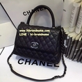 กระเป๋า Chanel Coco in Black Carvier ขนาด 10 นิ้ว  หนังคาร์เวี่ยร์ หนัง Original (เกรด Hi-End)  สีดำ หูดำ