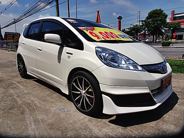 รหัสAB490 HONDA JAZZ 1.3 HYBRID AT ปี2015 ราคาเพียง 479,000 เท่านั้น ออกรถ 9,000 บาท ผ่อน 9,xxx / เดือน  ฟรีดาวน์ ฟรีประกันภัย  ต่างจังหวัด ซื้อได้ ติดเครดิต ซื้อได้  รุ่นท็อป HYBRID เจ้าของเดียวออกห้าง ใช้มาน้อย ออฟชั่นครบครัน AIRBAG/ABS พวงมาลัยมัลติฟั่งชั่น รถสวยเจ้าของเดิม ดูแลดี ไม่มีเชี่ยวชน เอกสารครบพร้อมโอน ดูรถกทม.ถนน กาญจนาภิเษก ฝั่งเดียวกับเดอะมอลล์บางแค สนใจติดต่อและทดลองขับ 081-9859973 พล ld line : kam01092512 รูปที่ 1