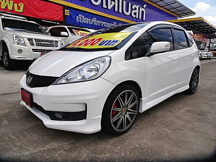 รหัสAB489 HONDA JAZZ 1.5 SV AT ปี2012 ราคาเพียง 449,000 เท่านั้น ออกรถ 9,000 บาท ผ่อน  8,xxx / เดือน  ฟรีดาวน์ ฟรีประกันภัย  ต่างจังหวัด ซื้อได้ ติดเครดิต ซื้อได้  รุ่นท็อป รถสวย เครื่องเสียงจัดเต็ม ไม่เคยมีอุบัติเหตุ เครื่อง-ช่วงล่างนิ่ง วิ่งนิ่มนวล ภายในสะอาด สภาพพร้อมใช้งาน  เอกสารครบพร้อมโอน ดูรถกทม.ถนน กาญจนาภิเษก ฝั่งเดียวกับเดอะมอลล์บางแค สนใจติดต่อและทดลองขับ 081-9859973 พล ld line : kam01092512 รูปที่ 1